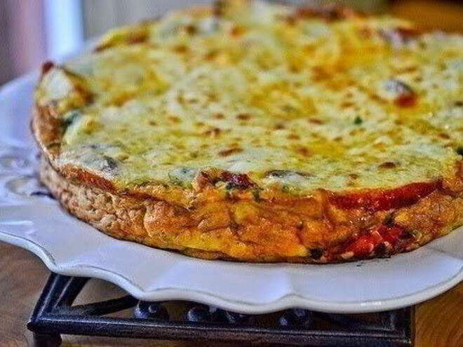 Рецепт фриттаты с картофелем, сладким перцем, зеленью и сыром