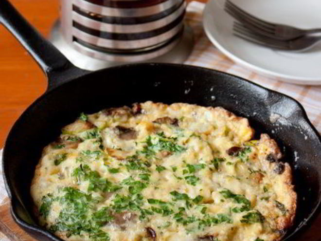 Рецепт фриттаты с грибами, цуккини и голубым сыром