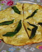 Фриттата с козьим сыром и шалфеем