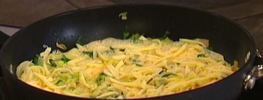 фриттата с луком-пореем, сыром и травами. Шаг 8