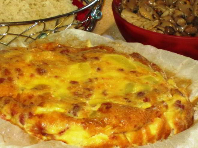 Рецепт картофельной фриттаты с колбасками