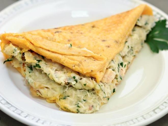 Рецепт нежного омлета с копченой рыбой