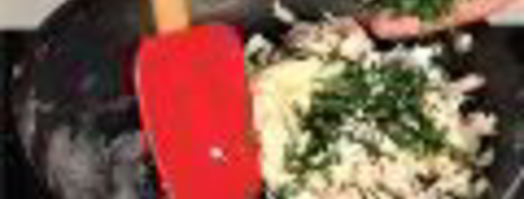 нежный омлет с копченой рыбой. Шаг 4