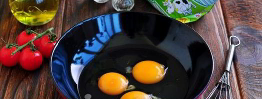 омлет на кефире на сковороде. Шаг 3