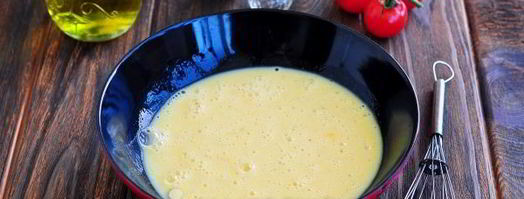 омлет на кефире на сковороде. Шаг 4