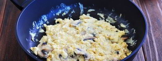 омлет на кефире на сковороде. Шаг 6