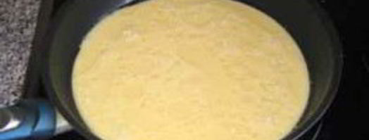 омлет с икрой. Шаг 3