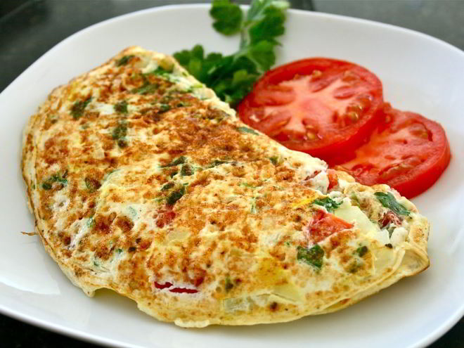 Рецепт омлета с крабом и рукколой