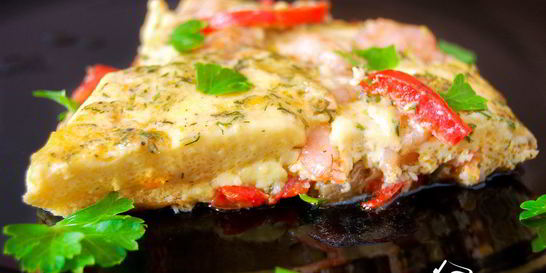 Омлет с креветками и овощами