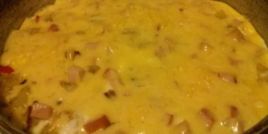 Омлет с овощами и ветчиной