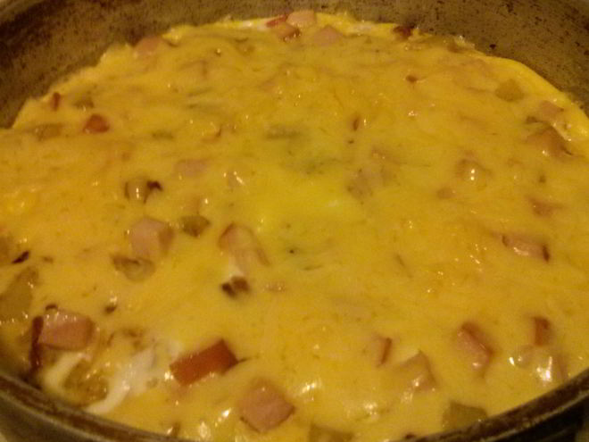 Рецепт омлета с овощами и ветчиной