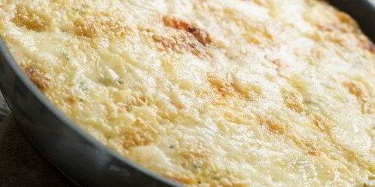 Омлет с сыром и белым хлебом