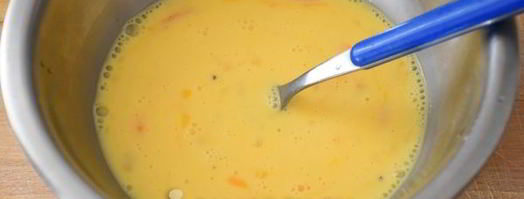 омлет с ветчиной и помидорами. Шаг 4