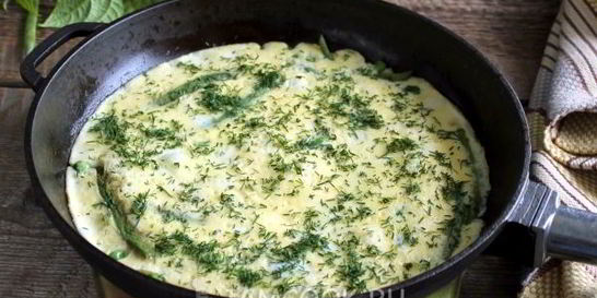Омлет с зеленым горошком и стручковой фасолью