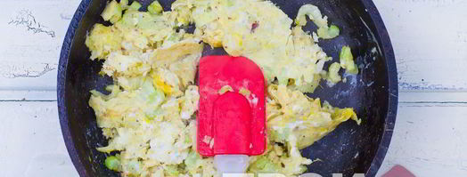 омлет яичный. Шаг 2