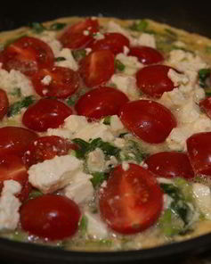 Открытый омлет с фетой и помидорами черри