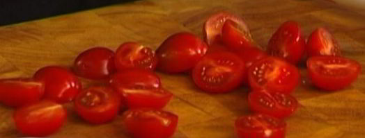 открытый омлет с фетой и помидорами черри. Шаг 2