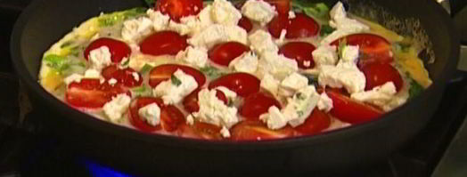 открытый омлет с фетой и помидорами черри. Шаг 7