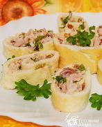 Рулетики из омлета с курицей Аппетитные