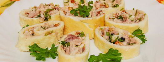 рулетики из омлета с курицей аппетитные. Шаг 6