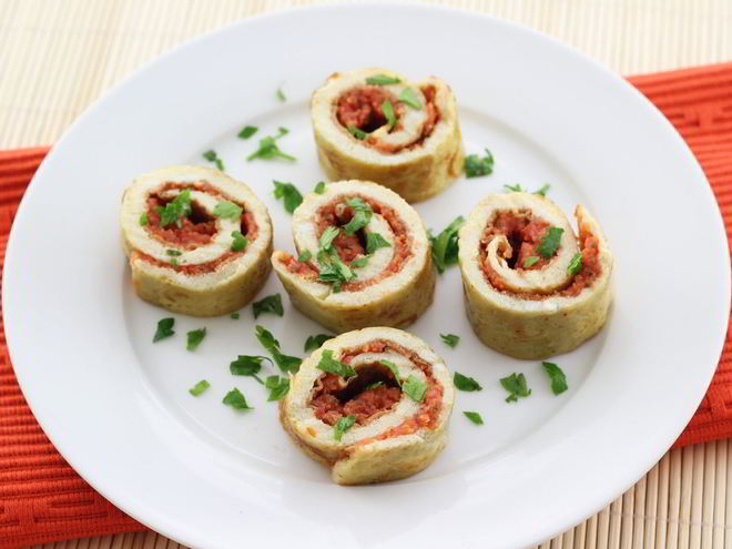 Рецепт рулетиков из омлета с начинкой