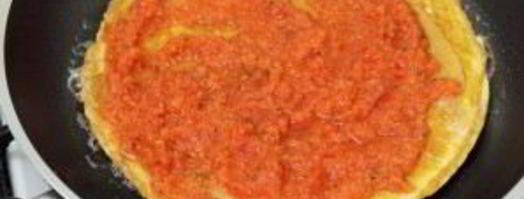 рулетики из омлета с начинкой. Шаг 5