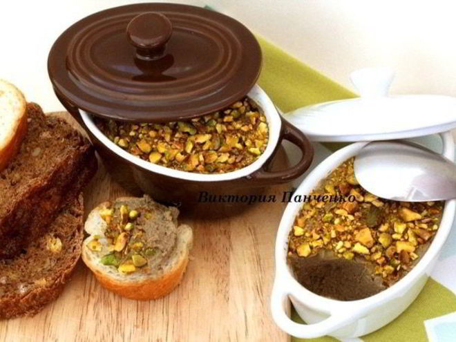 Рецепт паштета из куриной печени с авокадо и фисташками