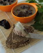 Паштет из куриной печени с черносливом