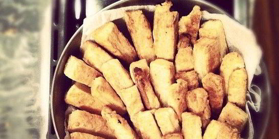 Пикантные сырные палочки