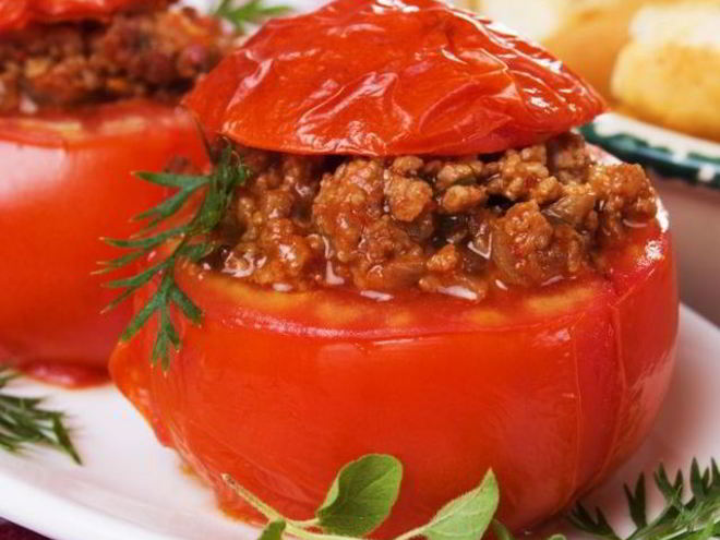 Рецепт помидоров с фаршем и травами в духовке