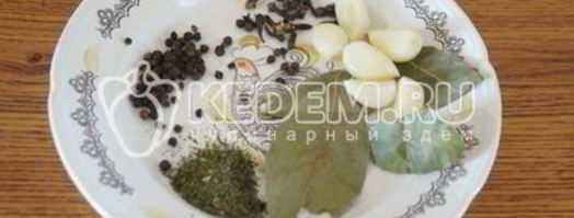 помидоры с луком и маслом на зиму. Шаг 3