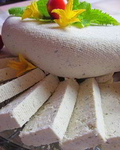 Пряный козий сыр