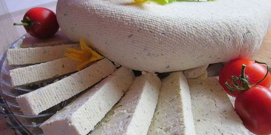 Пряный козий сыр