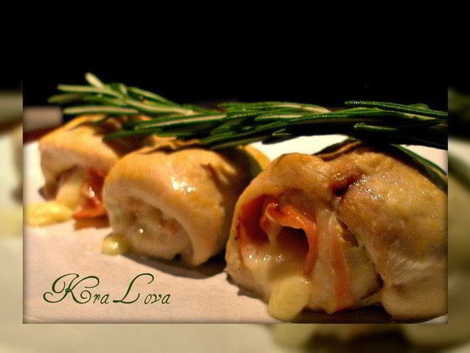 Рецепт куриных роллов с беконом и сыром