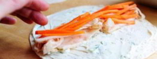 овощные роллы из лепешек тортильяс. Шаг 3