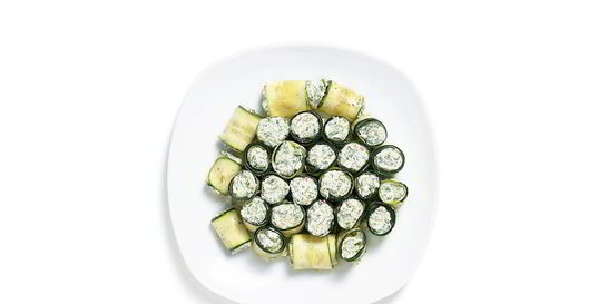 Роллы из цукини с сыром из домашнего йогурта