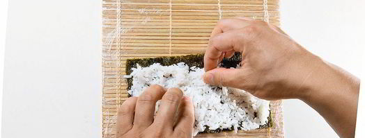 роллы калифорния с крабом. Шаг 5