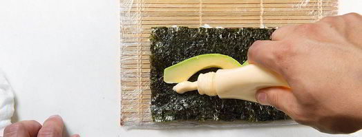 роллы калифорния с крабом. Шаг 6