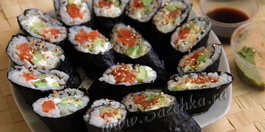 Роллы с авокадо и сливочным сыром