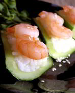 Роллы с креветками в огурцах