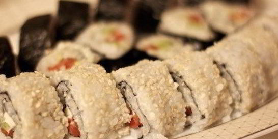 Роллы с семгой и авокадо