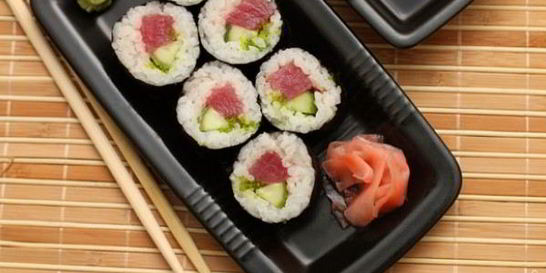 Роллы с тунцом и огурцом