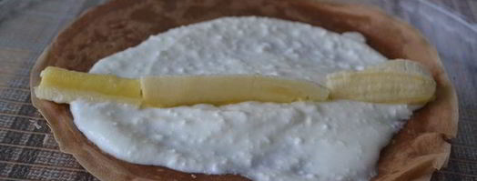 сладкие блинные роллы с творогом и фруктами. Шаг 10