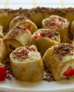 Сладкие творожные роллы с фруктами