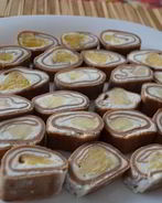 Сладкий ролл с фруктами