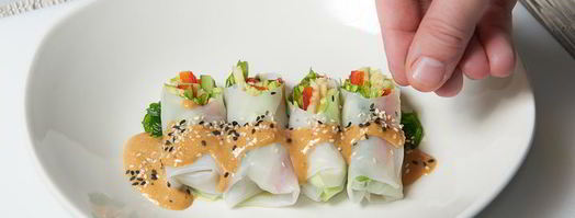 спринг-роллы с овощами и соусом. Шаг 17