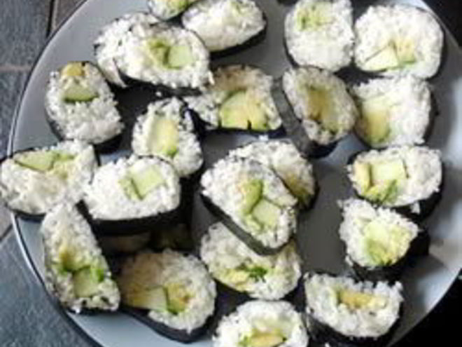 Рецепт суш роллы с огурцом и авокадо