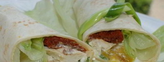 тортилья-роллы с курицей, творогом и вялеными помидорами. Шаг 8