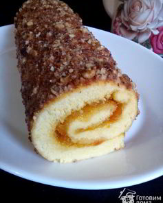 Бисквитный рулет на сгущенном молоке