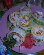 Крабовые рулетики с омлетом и огурцом